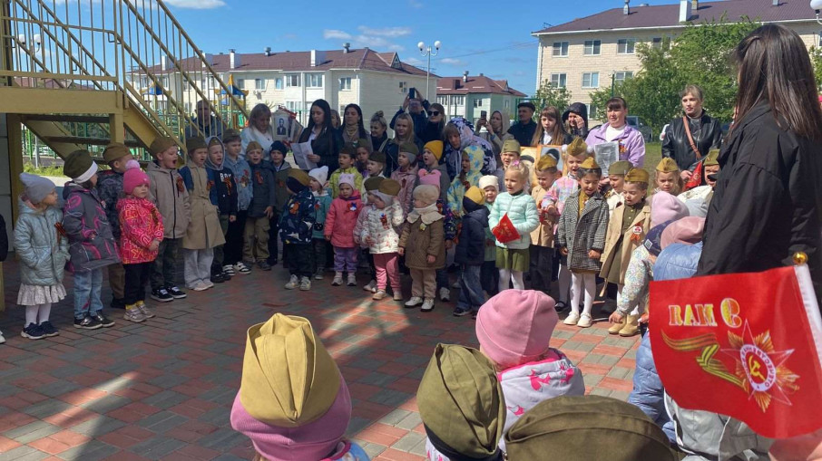 «Светлой памяти павших в борьбе против фашизма» «Светлой памяти павших в борьбе против фашизма».